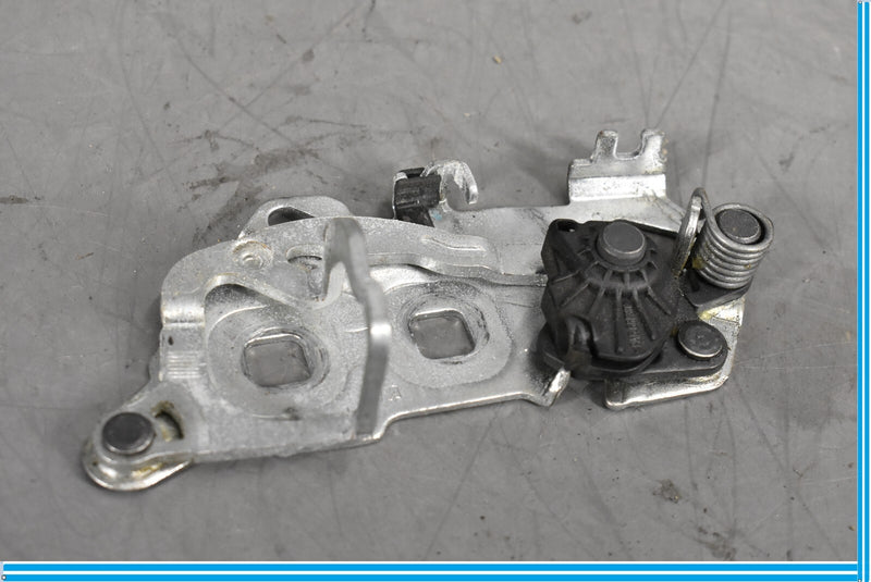 Load image into Gallery viewer, 12-18 Mercedes CLS550 CLS63 W218 Rear Trunk Lid Striker Oem
