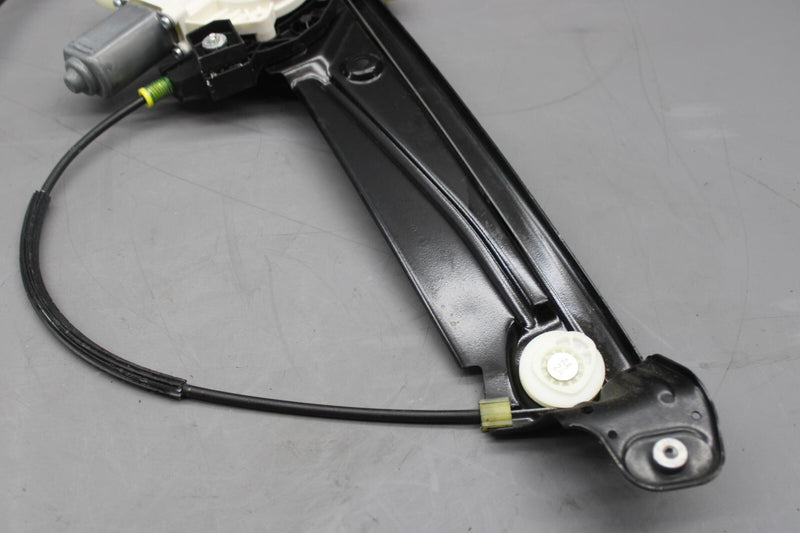 Load image into Gallery viewer, 11-16 BMW 528i 535i 550i xDrive Front Right Side Door Window Regulator Motor Oem
