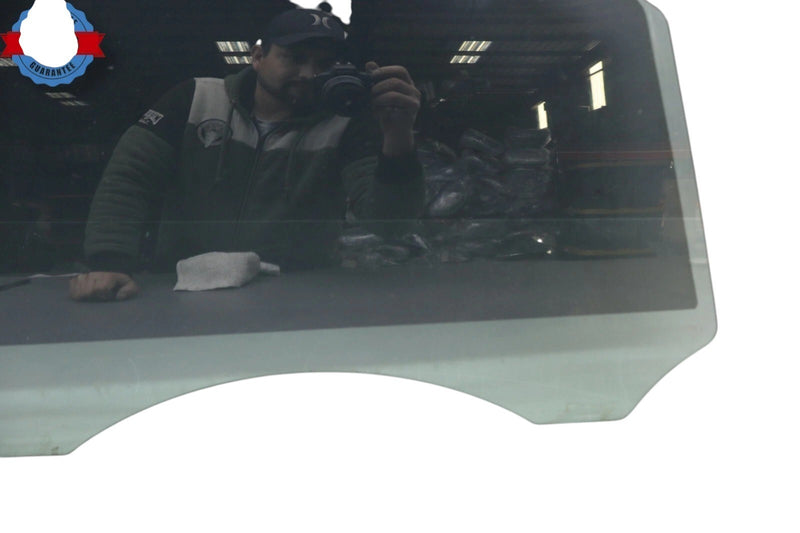Load image into Gallery viewer, 11-17 Volkswagen Touareg Front Right Passenger Side Door Window Auto Glass Oem
