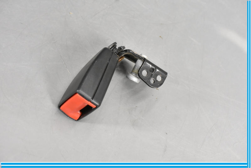Load image into Gallery viewer, 12-18 Mercedes CLS550 W218 Rear Right Passenger Side Seat Belt Buckle Oem
