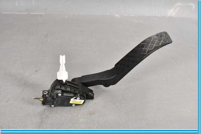 11-18 Volkswagen VW Touareg Front Lower Gas Acceleration Pedal Oem