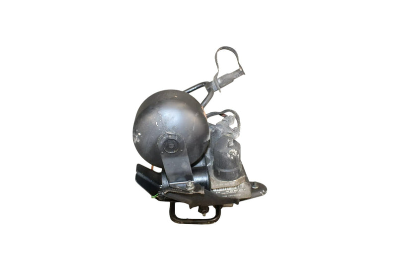 Load image into Gallery viewer, 00-06 Mercedes S500 W220 Front ABC Hydraulic Block Valve Suspension Pump Oem
