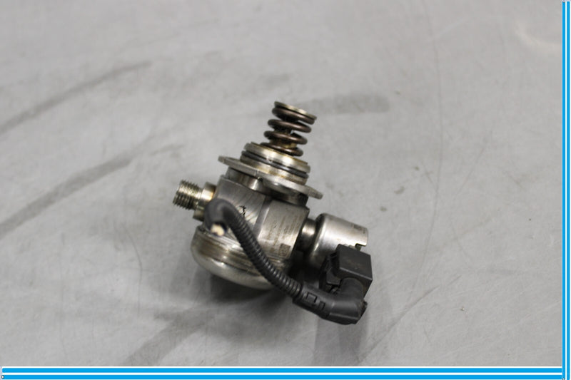 Load image into Gallery viewer, 09-12 BMW 750i 750Li F01 F02 F10 High Pressure Fuel Pump 13517595339 Oem
