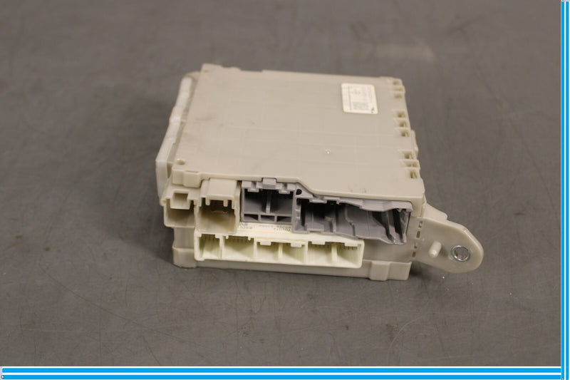 Load image into Gallery viewer, 07-09 Lexus LS460 Rear Trunk Lid Junction Block Fuse Box 8267050091 Oem
