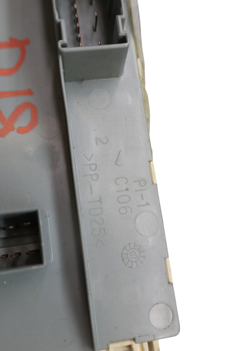 Load image into Gallery viewer, 03-19 Maserati Quattroporte M139 GranTurismo M145 Front Relay Fuse Box Oem
