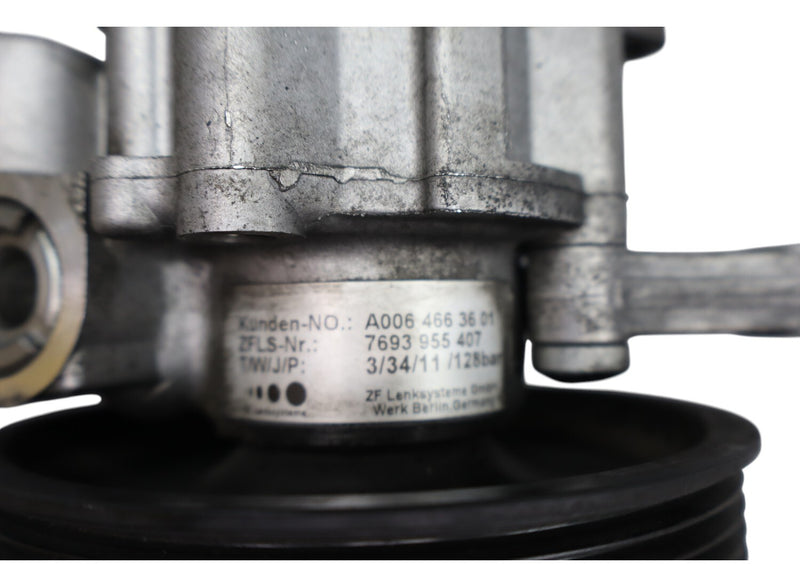 Load image into Gallery viewer, 12-15 Mercedes W204 C250 SLK250 M271 1.8L Power Steering Pump 0064663601 Oem
