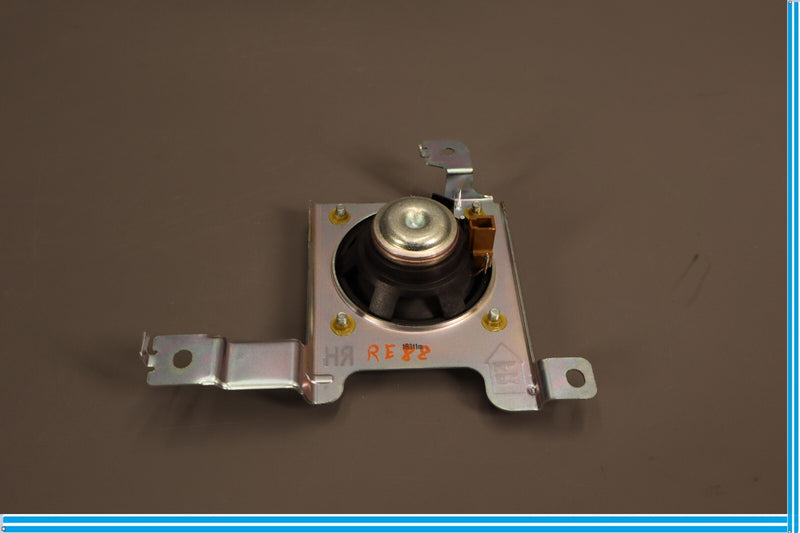 Load image into Gallery viewer, 11-17 Infiniti QX56 QX80 Rear Right Passenger Side Door Audio Bose Speaker Oem
