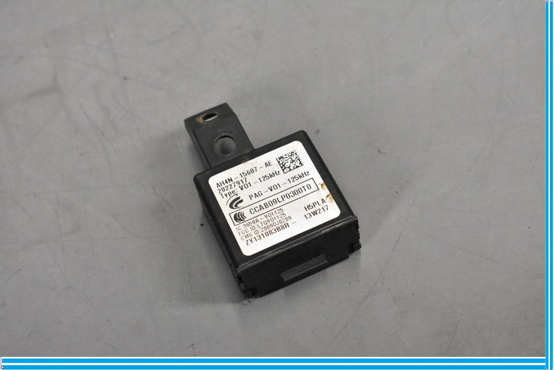 Load image into Gallery viewer, 10-19 Jaguar XJ XJL Keyless Entry Sensor Antenna Module Unit Oem
