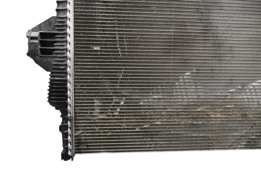 11-17 Volkswagen Touareg Engine Water Cooling Radiator Assembly 7P0121253 Oem