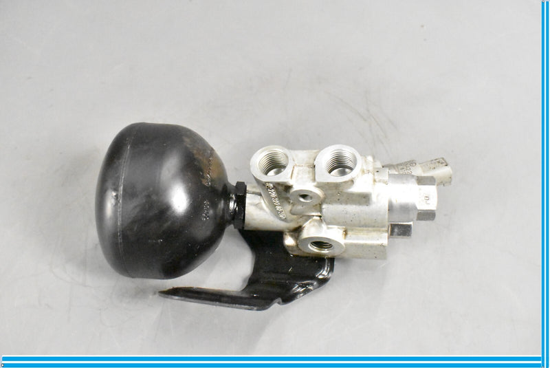 Load image into Gallery viewer, 00-06 Mercedes CL500 CL55 AMG Pressure Relief Valve ABC Hydraulic Suspension Oem
