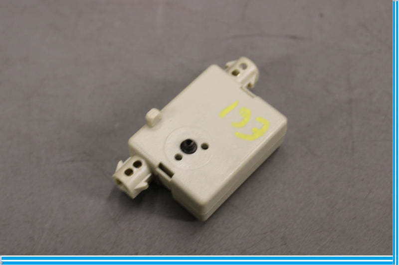 Load image into Gallery viewer, 09-15 BMW 750Li F01 F02 Radio Signal Trap Circuit Antenna Module 9118262 Oem
