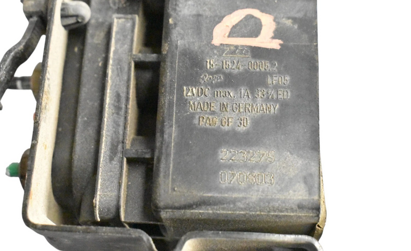 Load image into Gallery viewer, 03-18 Bentley Continental Air Suspension Block Unit W/ Valve 3D0616013A Oem
