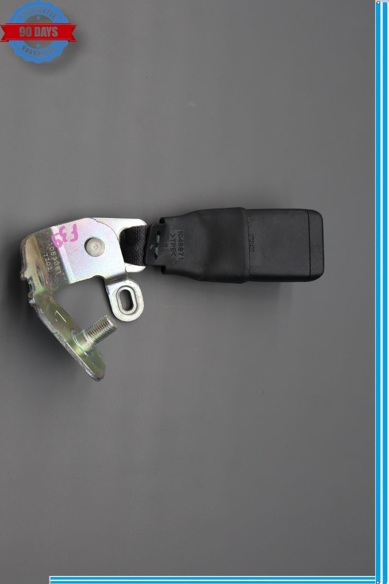 Load image into Gallery viewer, 07-12 Lexus LS460 Rear Left Driver Side Center Seat Belt Buckle 1046971 Oem
