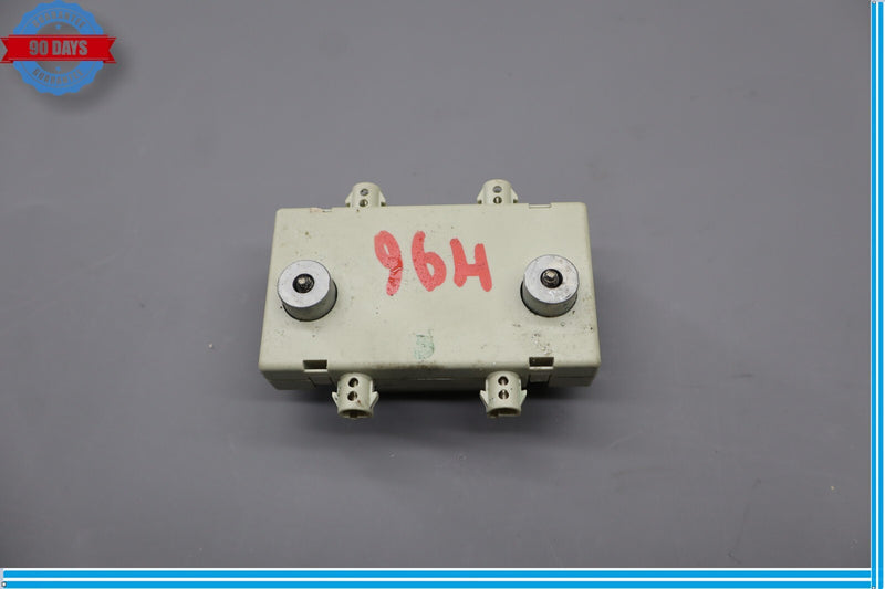 Load image into Gallery viewer, 09-12 BMW 740I 750Li F01 F02 Antenna Radio Signal Amplifier Trap 009118265 Oem
