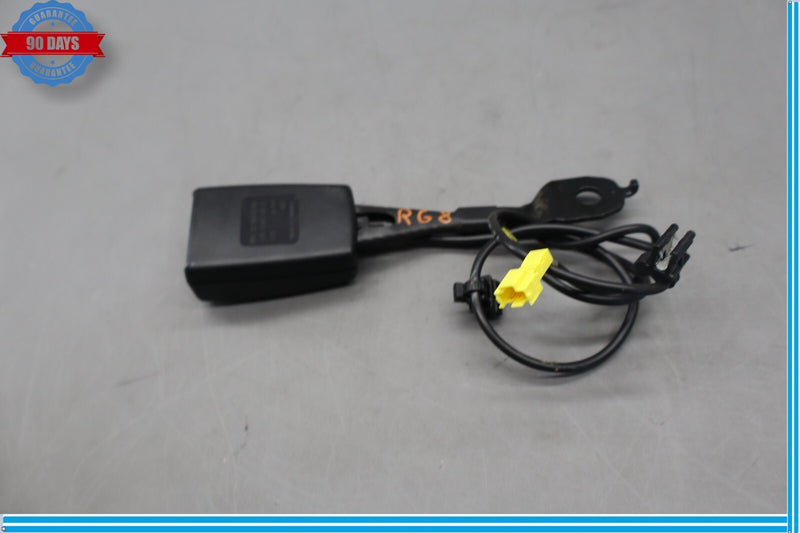 Load image into Gallery viewer, 10-16 Mercedes W212 E350 E550 Front Right Side Seat Belt Seatbelt Buckle Oem
