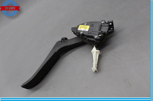 11-18 Volkswagen VW Touareg Front Lower Gas Acceleration Pedal 7L0723507D Oem