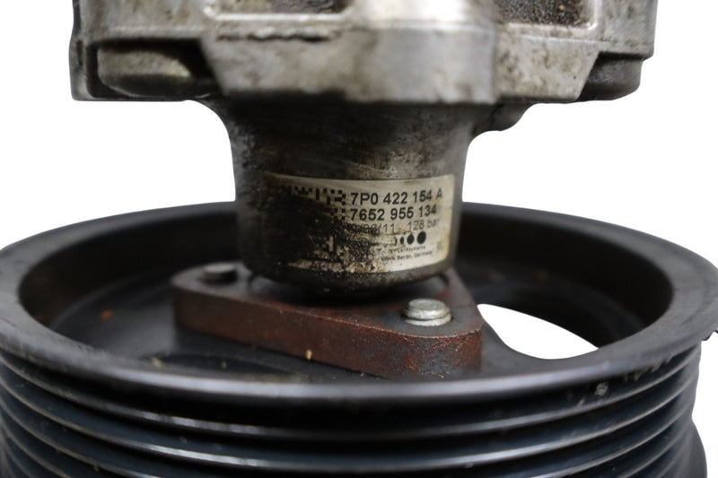 Load image into Gallery viewer, 11-18 Porsche Cayenne S 958 Power Steering Pump Assembly 7P5422154A Oem
