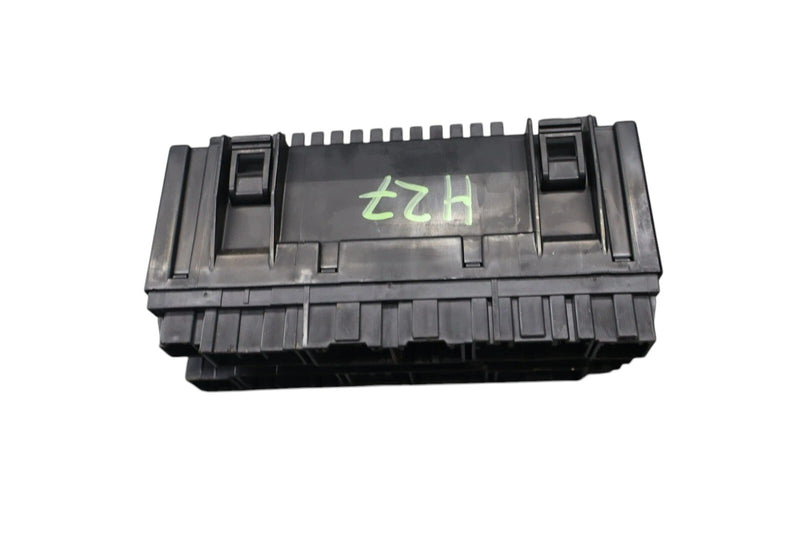 Load image into Gallery viewer, 15-17 Hyundai Genesis Fuse Box Junction Relay Control Module Unit 91950B1800 OEM
