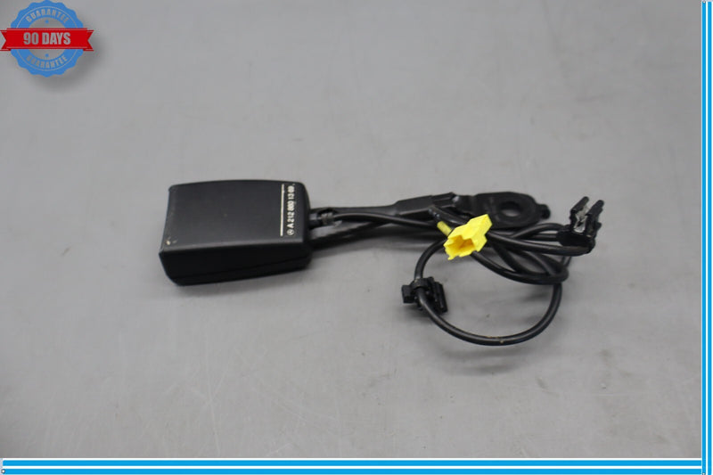 Load image into Gallery viewer, 10-16 Mercedes W212 E350 E550 Front Right Side Seat Belt Seatbelt Buckle Oem
