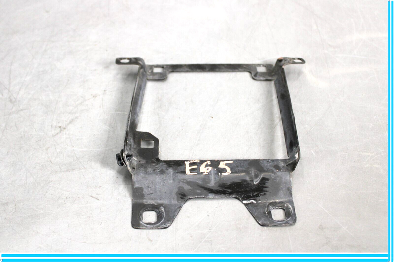 Load image into Gallery viewer, 03-08 Mercedes R230 SL55 SL500 Center Radiator Core Bracket Oem
