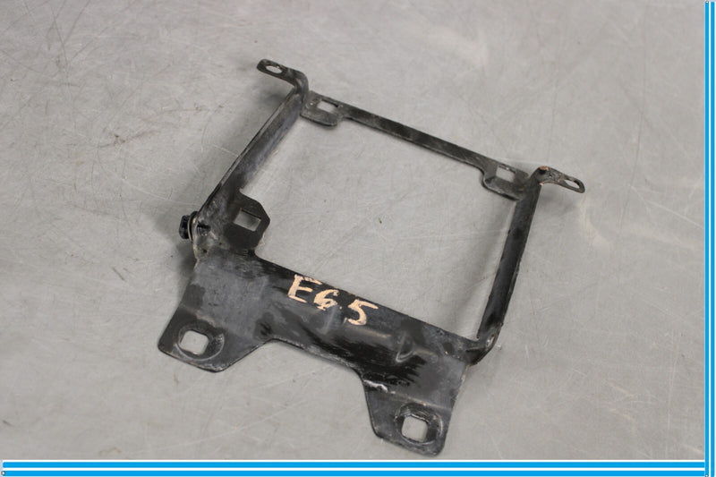 Load image into Gallery viewer, 03-08 Mercedes R230 SL55 SL500 Center Radiator Core Bracket Oem
