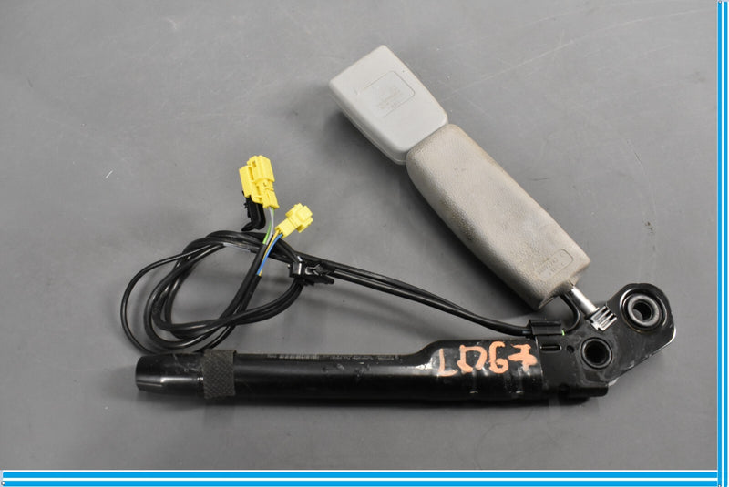 Load image into Gallery viewer, 07-14 Mercedes S550 CL550 W221 Front Left Driver Side Seat Belt Buckle Oem
