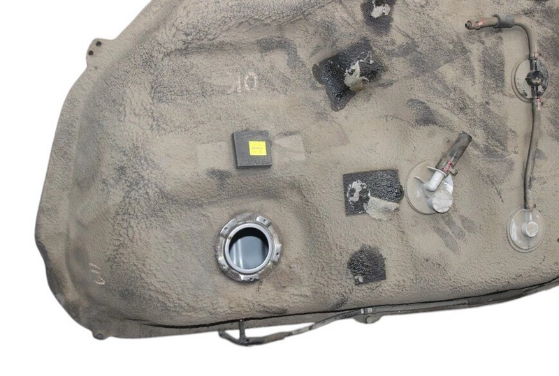 Load image into Gallery viewer, 16-20 Hyundai Genesis Gas Fuel Tank Reservoir Assembly 31150B1510 Oem
