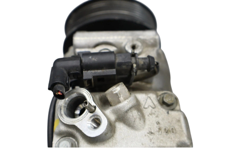 Load image into Gallery viewer, 11-15 Volkswagen VW Touareg AC A/C Air Conditioning Compressor &amp; Clutch Oem
