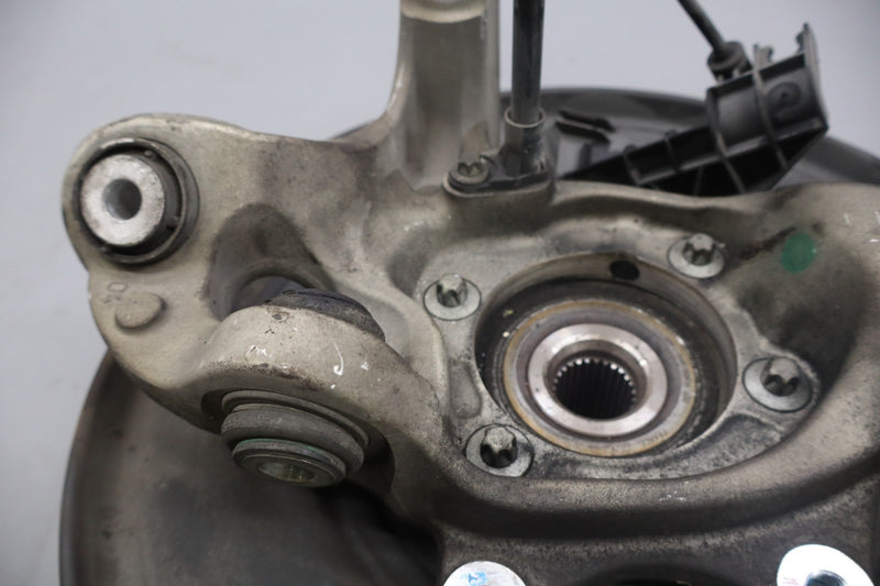 Load image into Gallery viewer, 08-17 Mercedes E350 C250 C350 Rear Right Passenger Side Spindle Knuckle Hub Oem
