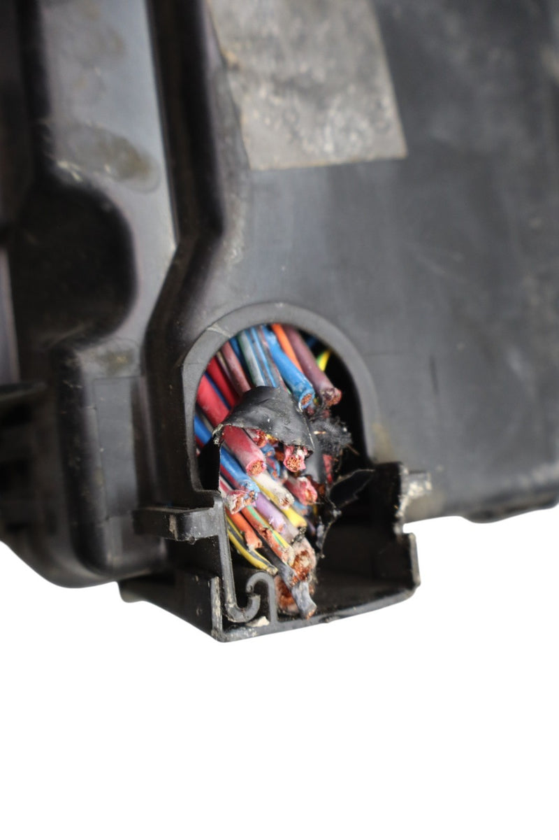 Load image into Gallery viewer, 14-24 Maserati Ghibli Power Distribution Fuse Relay Box Block 7154763030 Oem
