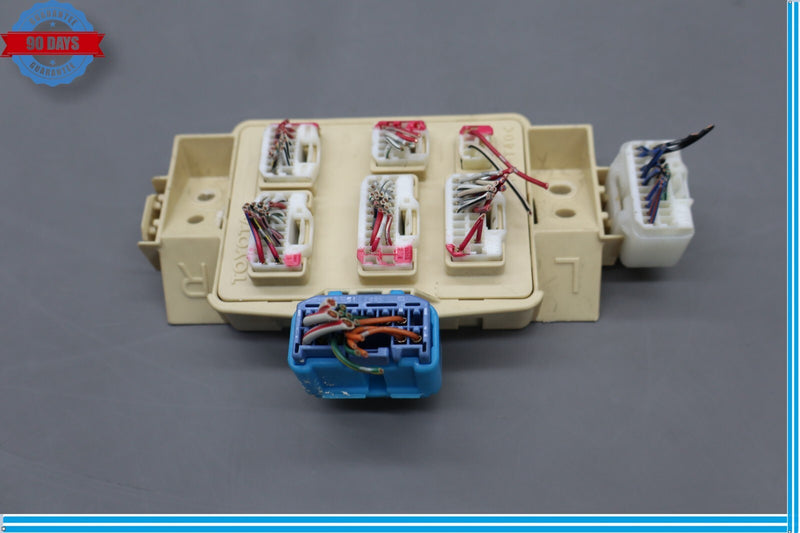 Load image into Gallery viewer, 02-05 Lexus SC430 Z40 Junction Fuse Relay Box Fuse Box Oem
