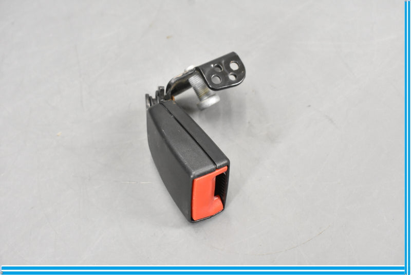 Load image into Gallery viewer, 12-18 Mercedes CLS550 W218 Rear Right Passenger Side Seat Belt Buckle Oem
