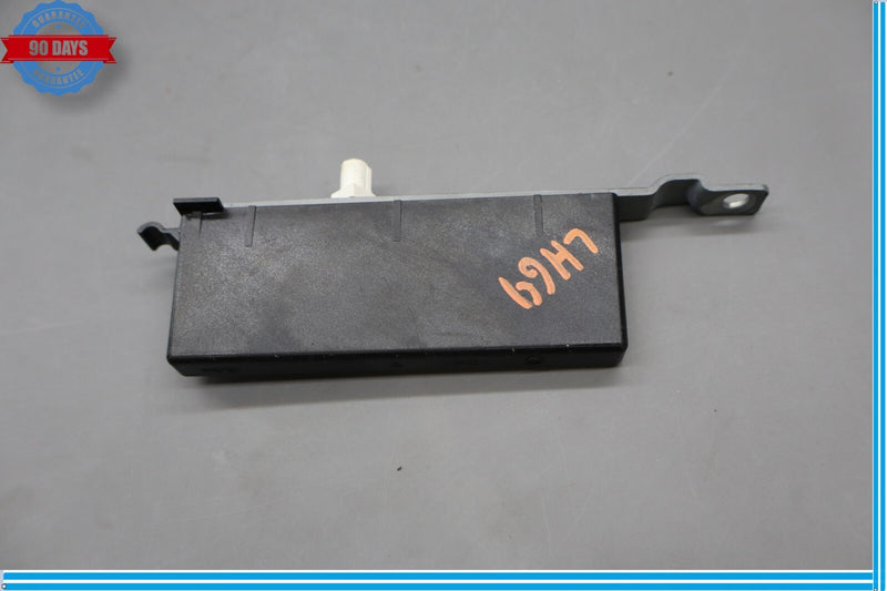 Load image into Gallery viewer, 11-18 Porsche Cayenne Rear Left Side Antenna Amplifier Booster AMP Module Oem
