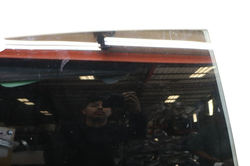 Load image into Gallery viewer, 03-13 Maserati Quattroporte M139 Rear Right Side Door Window Auto Glass Oem
