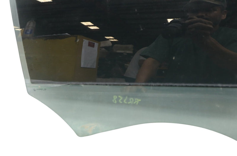 Load image into Gallery viewer, 12-18 Mercedes W218 CLS400 Rear Right Passenger Side Door Window Auto Glass Oem

