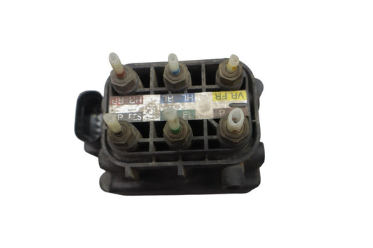 07-13 Mercedes W221 S550 Airmatic Air Pneumatic Suspension Valve Block Oem