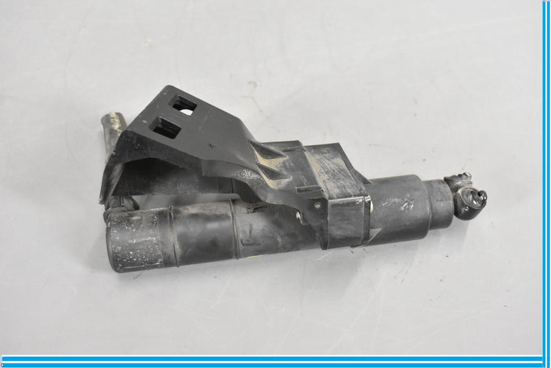 Load image into Gallery viewer, 07-12 Mercedes GL550 GL450 Front Left Side Headlight Washer Spray Nozzle Oem
