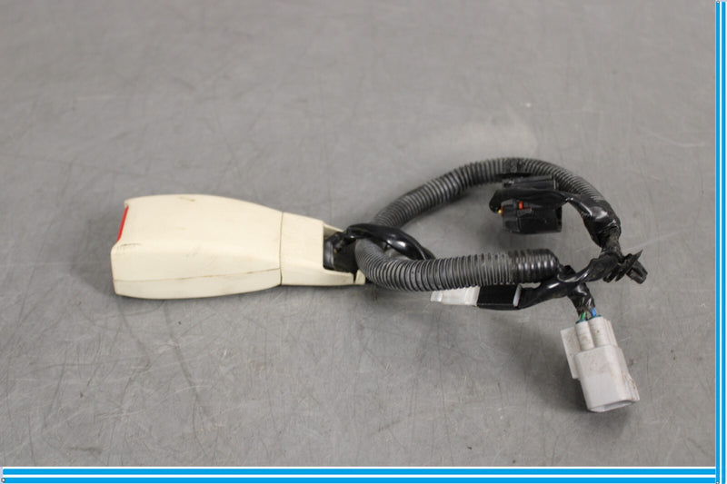 Load image into Gallery viewer, 02-05 Lexus SC430 Front Right Passenger Side Seat Belt Buckle Receiver Oem
