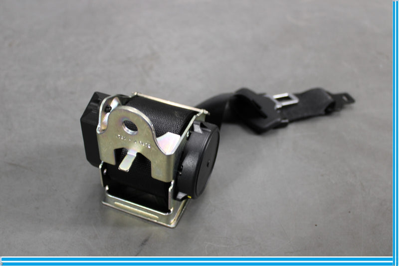 Load image into Gallery viewer, 14-17 Maserati Ghibli Rear Center Seat Belt Retractor 6700174400 Oem
