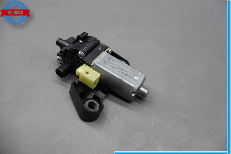 Load image into Gallery viewer, 09-15 BMW 740i 750Li xDrive Rear Left Side Door Sun Blind Shade Motor Oem
