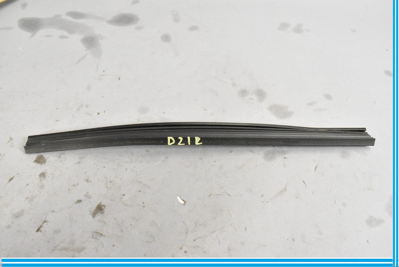 Load image into Gallery viewer, 09-12 BMW 750Li 750i F01 F02 Right Sun Roof Weather Seal Rubber Gasket Seal Oem

