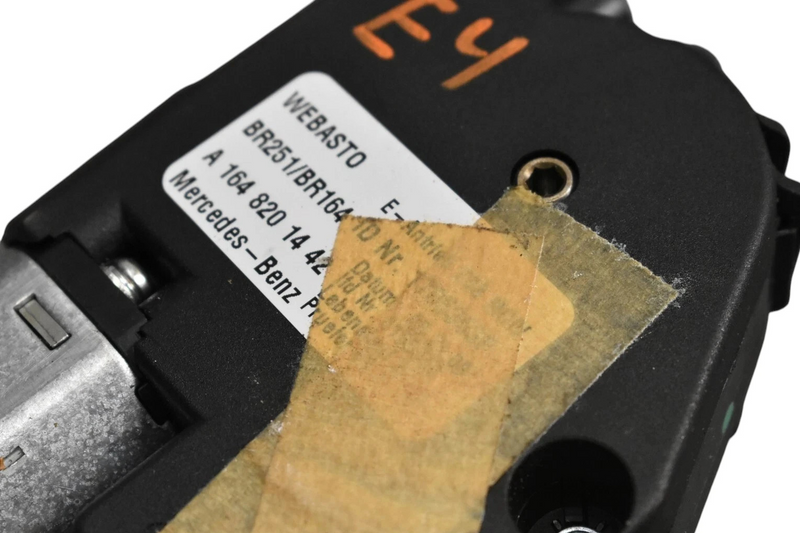Load image into Gallery viewer, 06-13 Mercedes GL450 ML550 Panoramic Sunroof Sun Roof Window Glass Motor Oem
