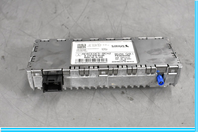 Load image into Gallery viewer, 10-17 Mercedes C250 CLS550 E550 W204 Sirius Satellite Radio Receiver Oem
