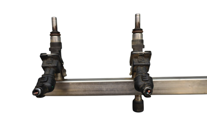 Load image into Gallery viewer, 03-19 Maserati Quattroporte M139 Left Side Fuel Injector Rail With Injector Oem
