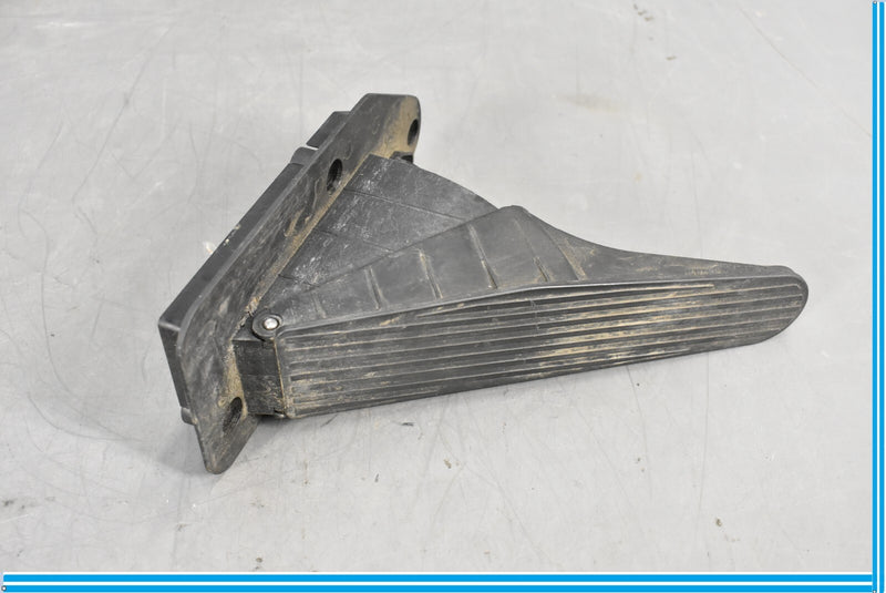 Load image into Gallery viewer, 05-08 Maserati Quattroporte M139 Interior Gas Acceleration Foot Pedal Oem
