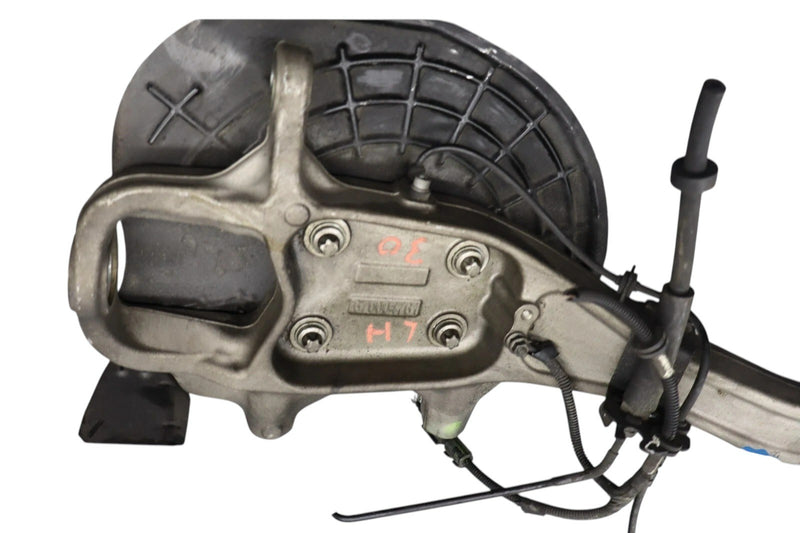 Load image into Gallery viewer, 14-18 Maserati Ghibli Quattroporte Front Left Side Spindle Knuckle Hub Oem
