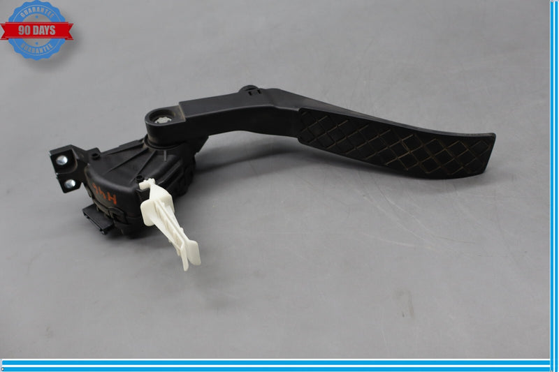 Load image into Gallery viewer, 11-18 Volkswagen VW Touareg Front Lower Gas Acceleration Pedal 7L0723507D Oem

