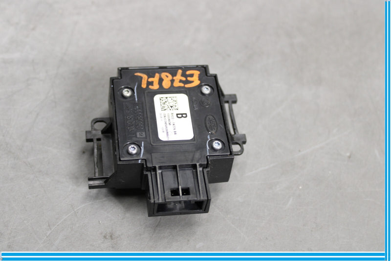 Load image into Gallery viewer, 10-13 Land Rover Range Rover Sport Front Left Side Door Handle Switch Oem
