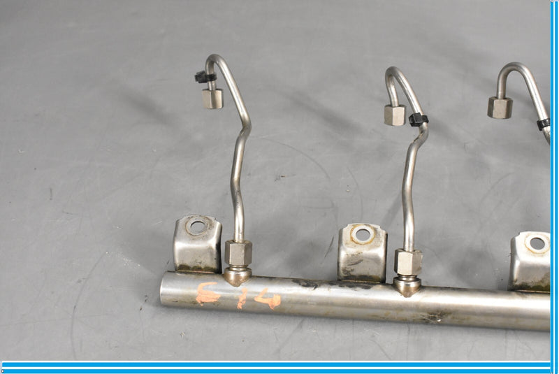 Load image into Gallery viewer, 09-12 BMW 750Li 750i F01 F02 High Pressure Fuel Injector Rail Oem

