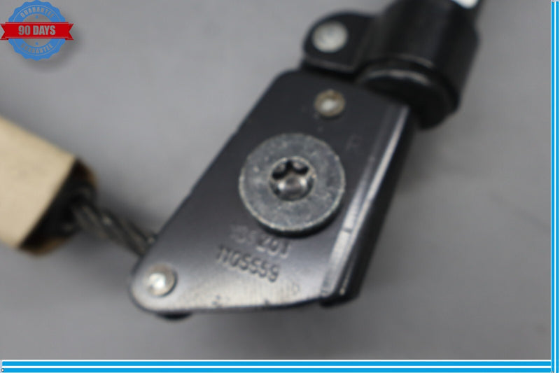 Load image into Gallery viewer, 15-18 Hyundai Genesis Front Right Passenger Side Seat Belt Buckle Oem
